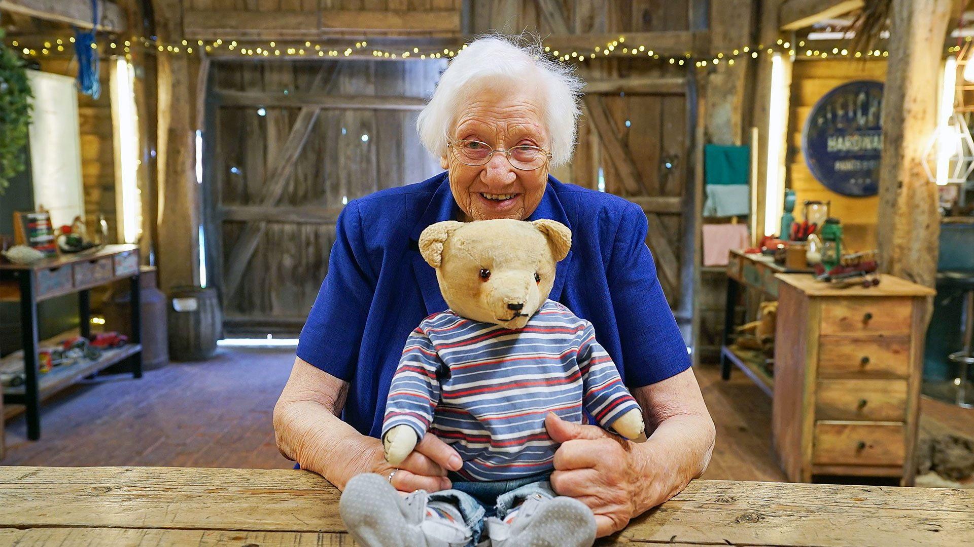 Still from Claus the Bear