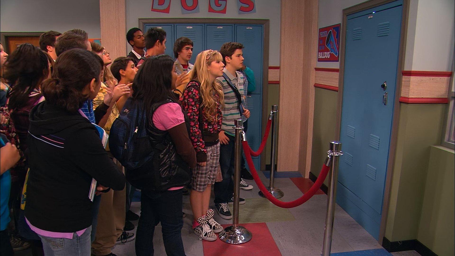 Still from iMust Have Locker 239