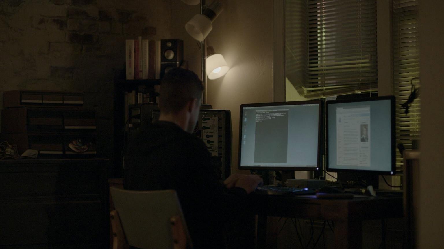 Still from Mr. Robot_dec0d3d.doc