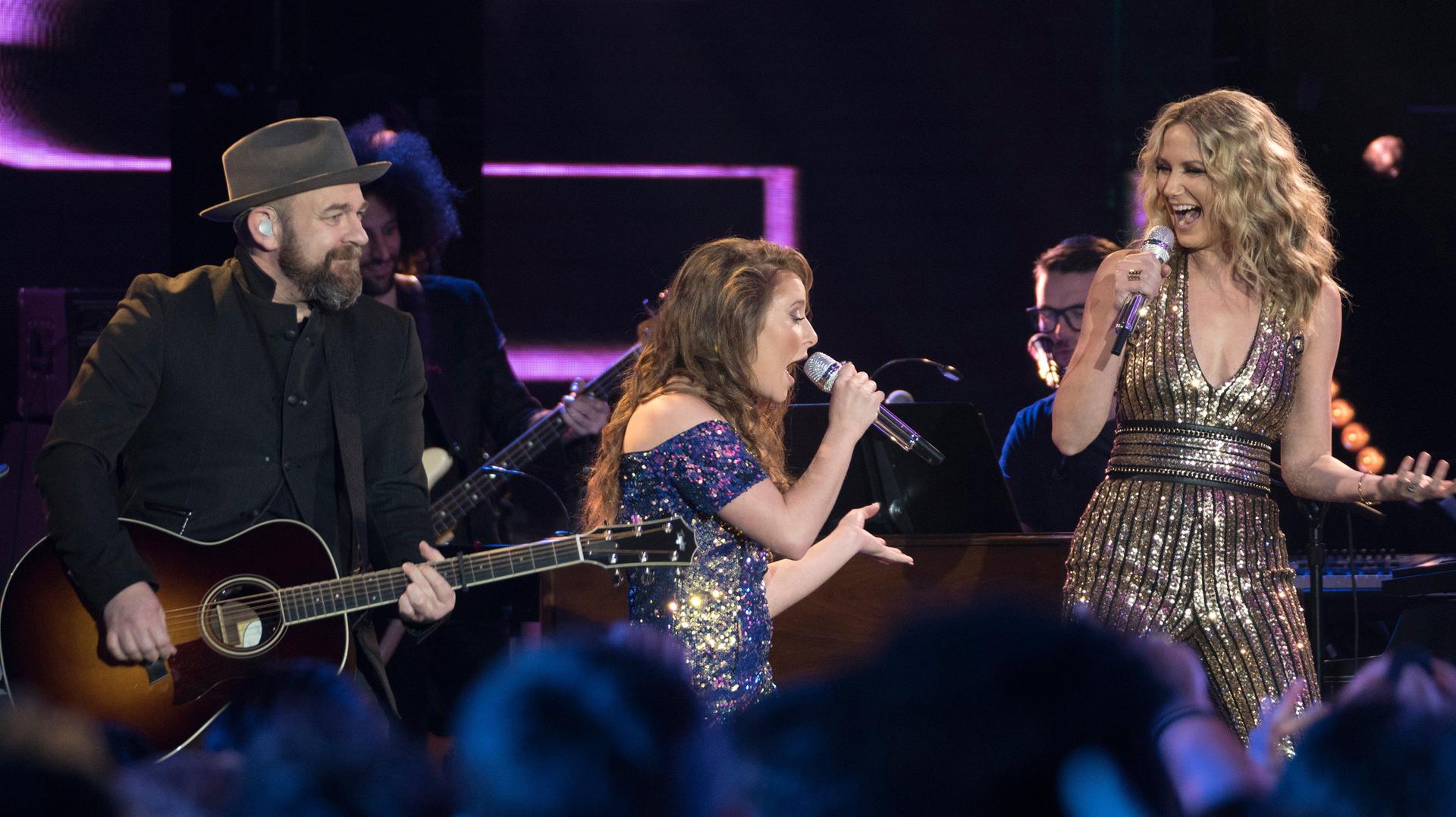 Still from Top 24 Celebrity Duets