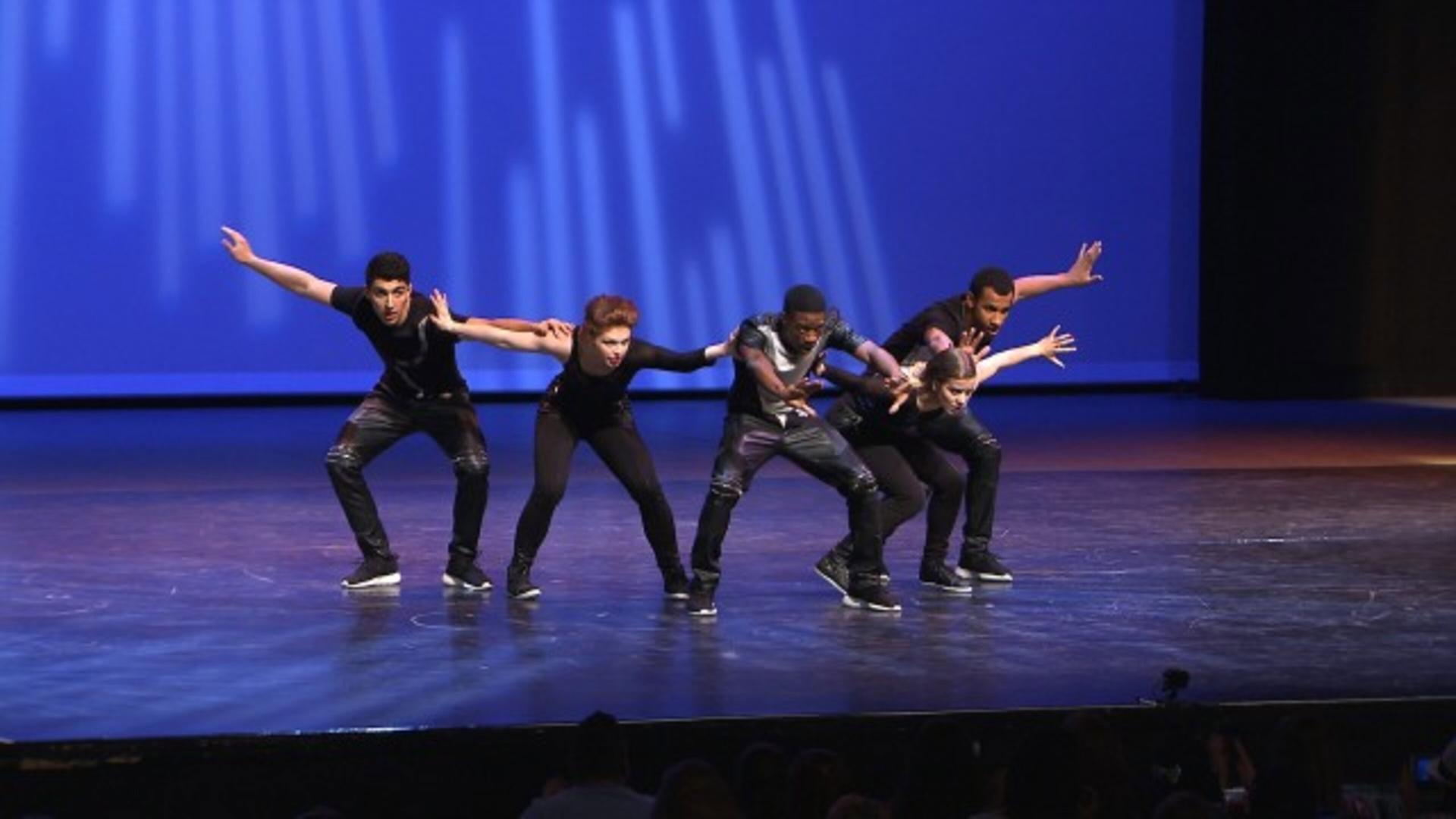 Still from Turn, Turn, Turn (4)