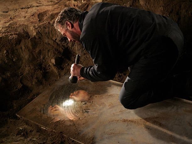 Still from Grave Danger (2)