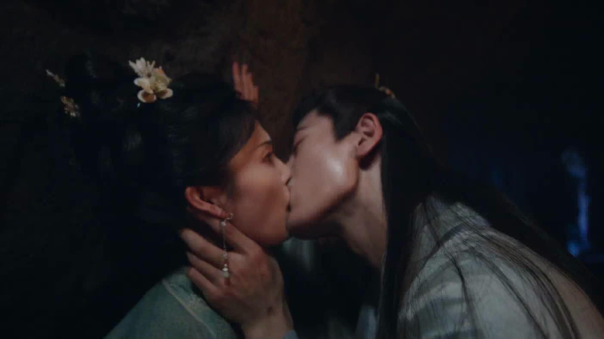 Still from Episode 32