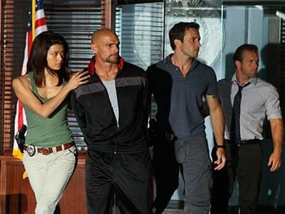 Still from Ne Me‘e Laua Na Paio (Heroes and Villains)