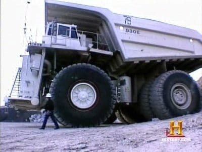 Still from More Earthmovers.