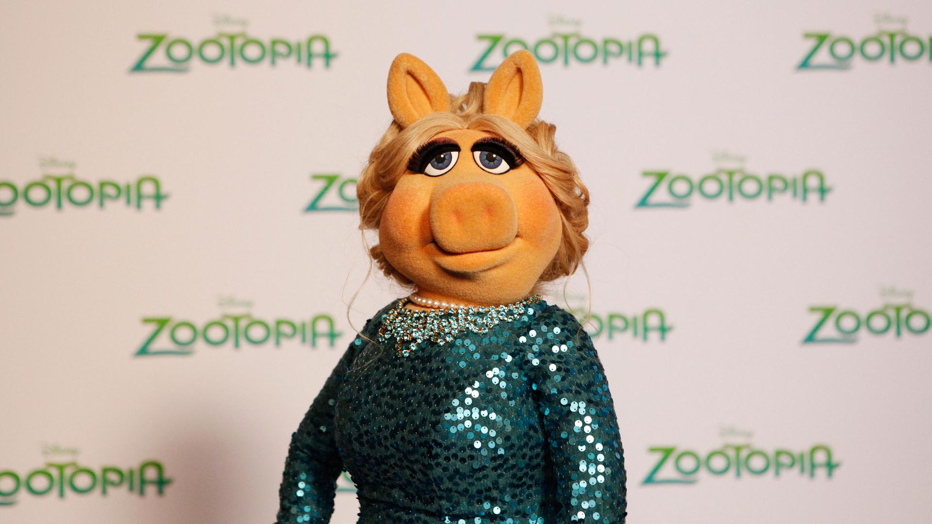 Still from A Tail of Two Piggies