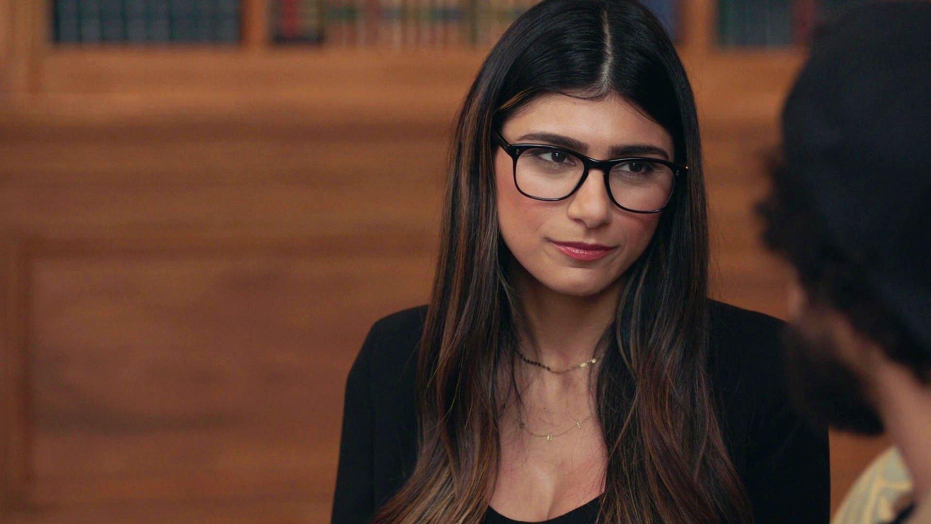 Still from Miakhalifa.mov