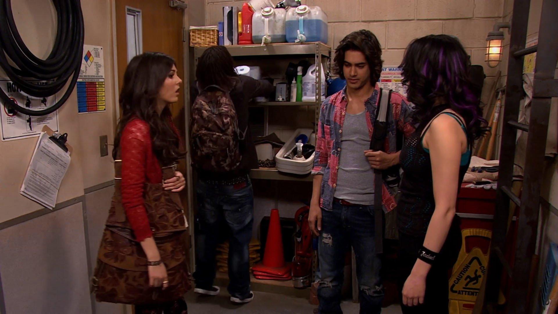 Still from Tori Fixes Beck and Jade