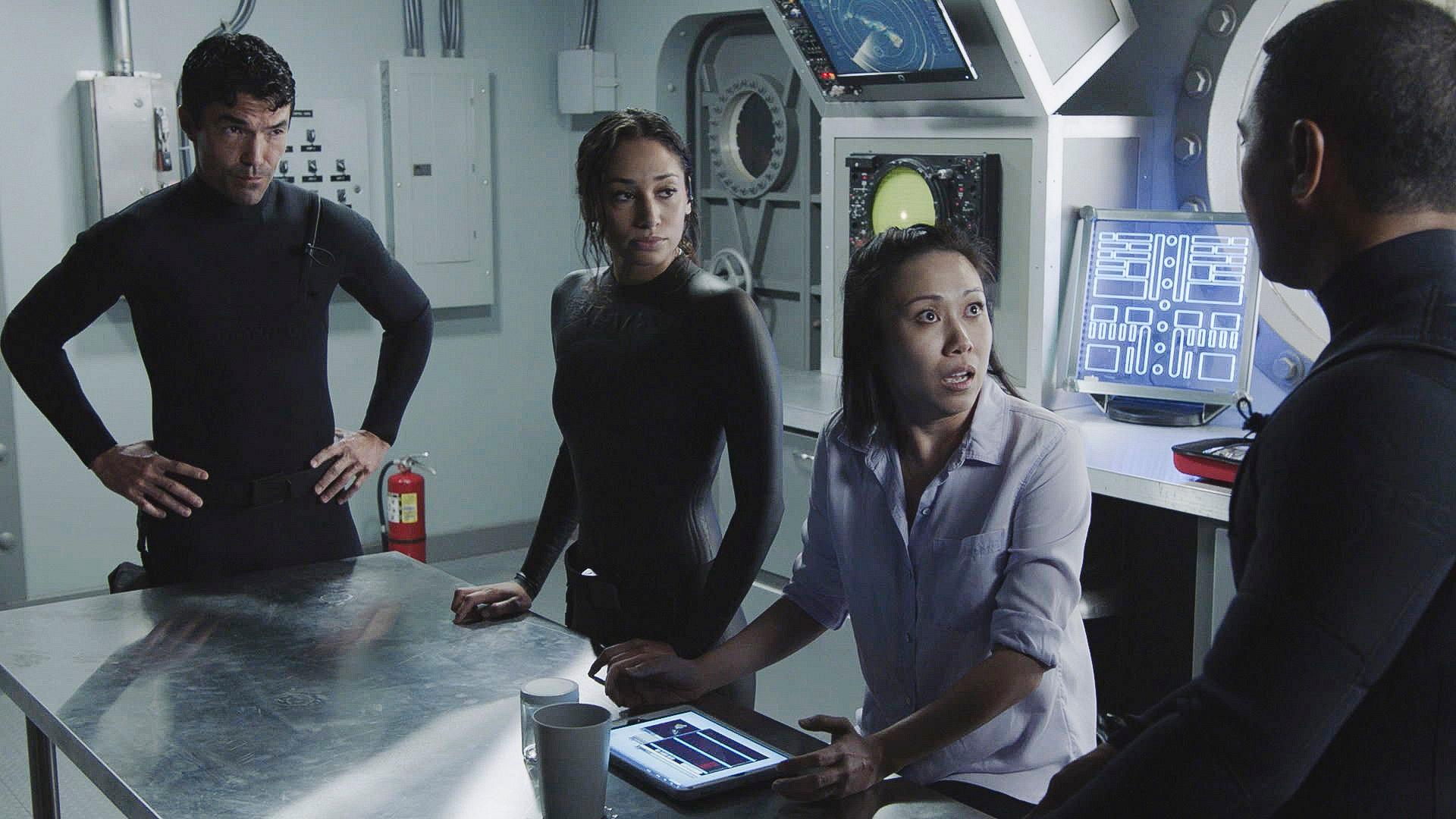 Still from Ke iho mai nei ko luna (Those Above Are Descending)