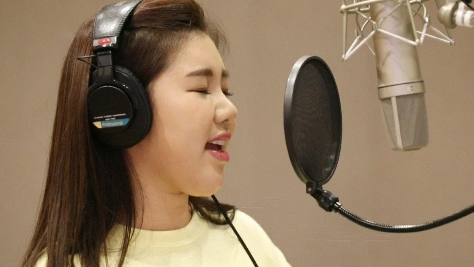 Still from Bbong For Yoo (18) X Yoo-Chestra (3)// Indoor Concert (2)
