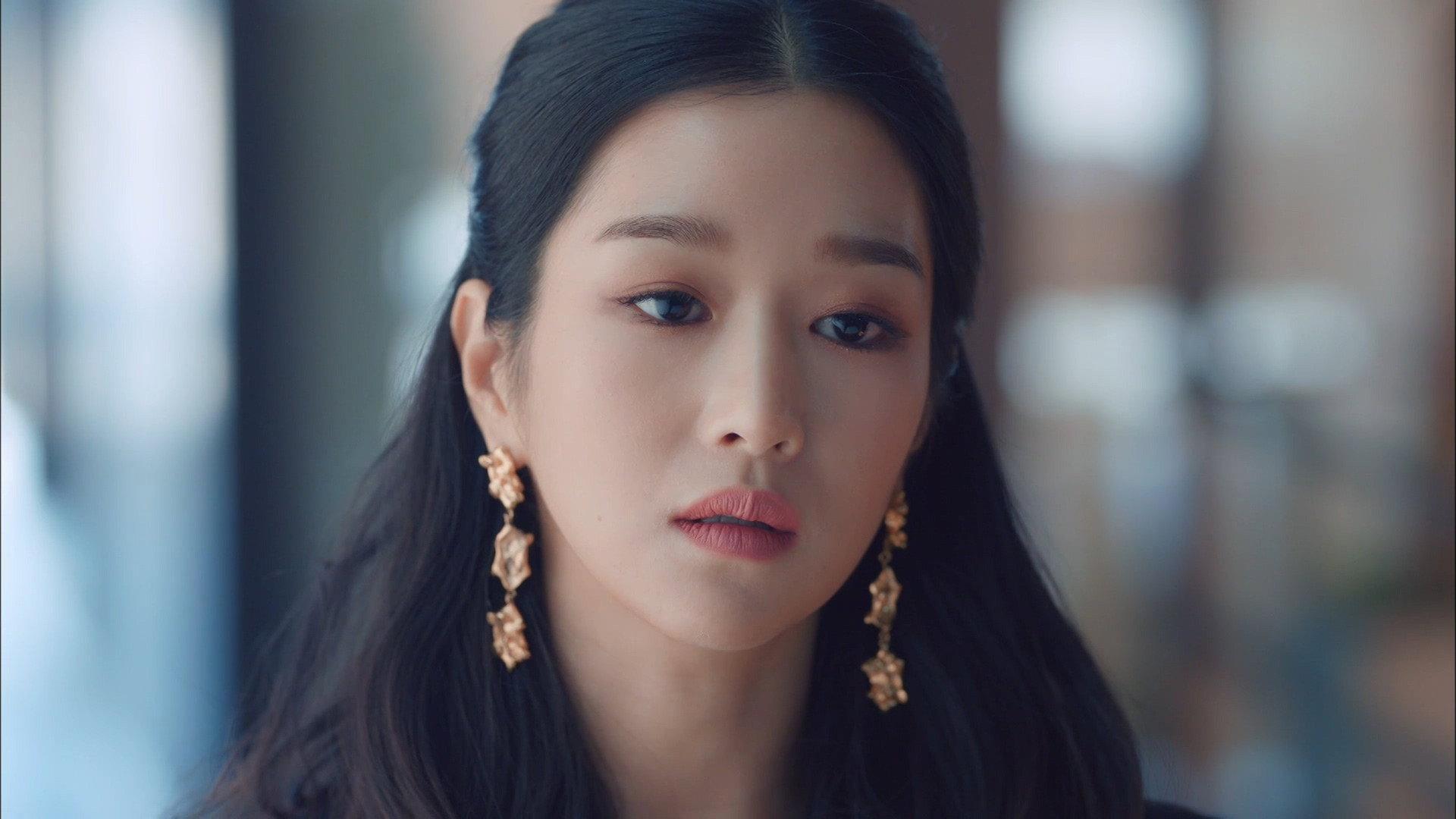 Still from The Lady in Red Shoes
