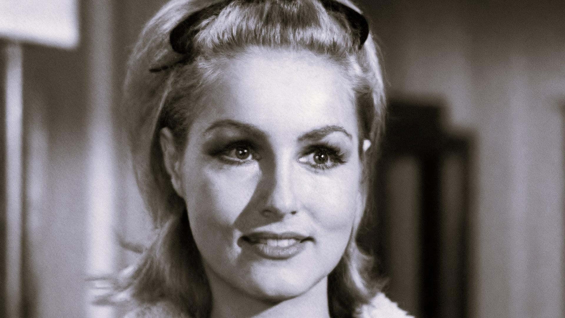 Still from Give an Old Cat a Tender Mouse