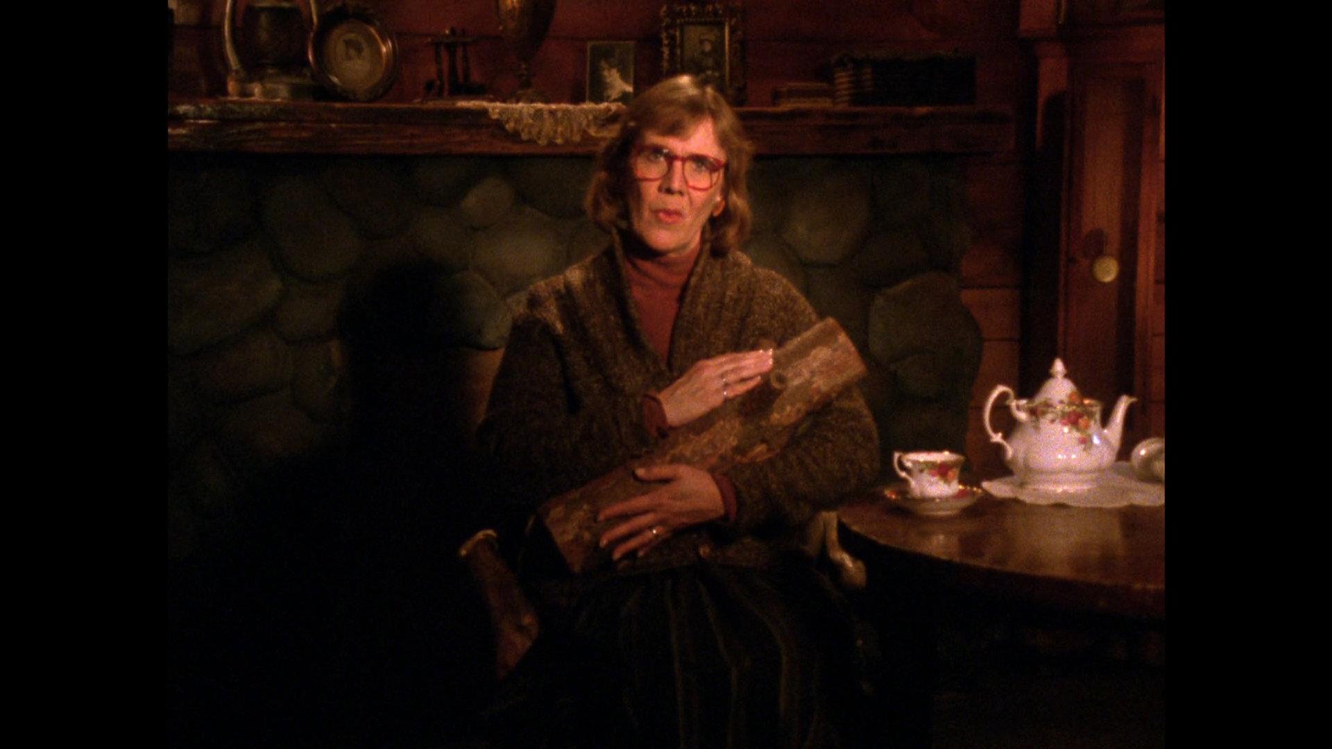 Still from Log Lady Introduction - S02E10