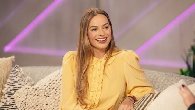 Still from Margot Robbie, Diego Calva, Ingrid Andress