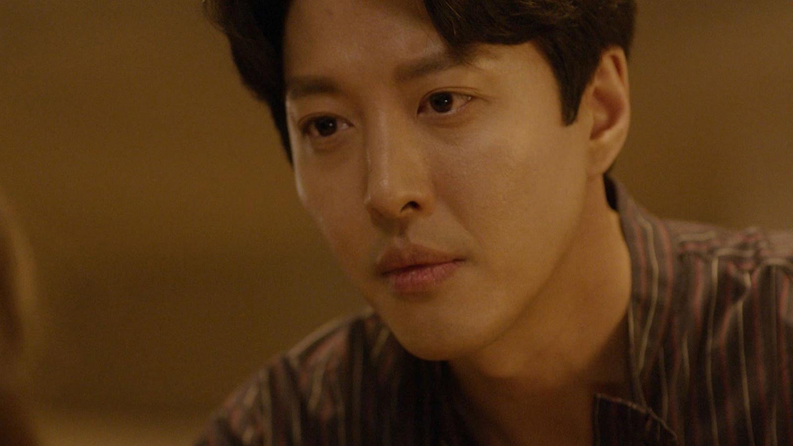Still from Yeon-seo Gets to See Dan's Wings