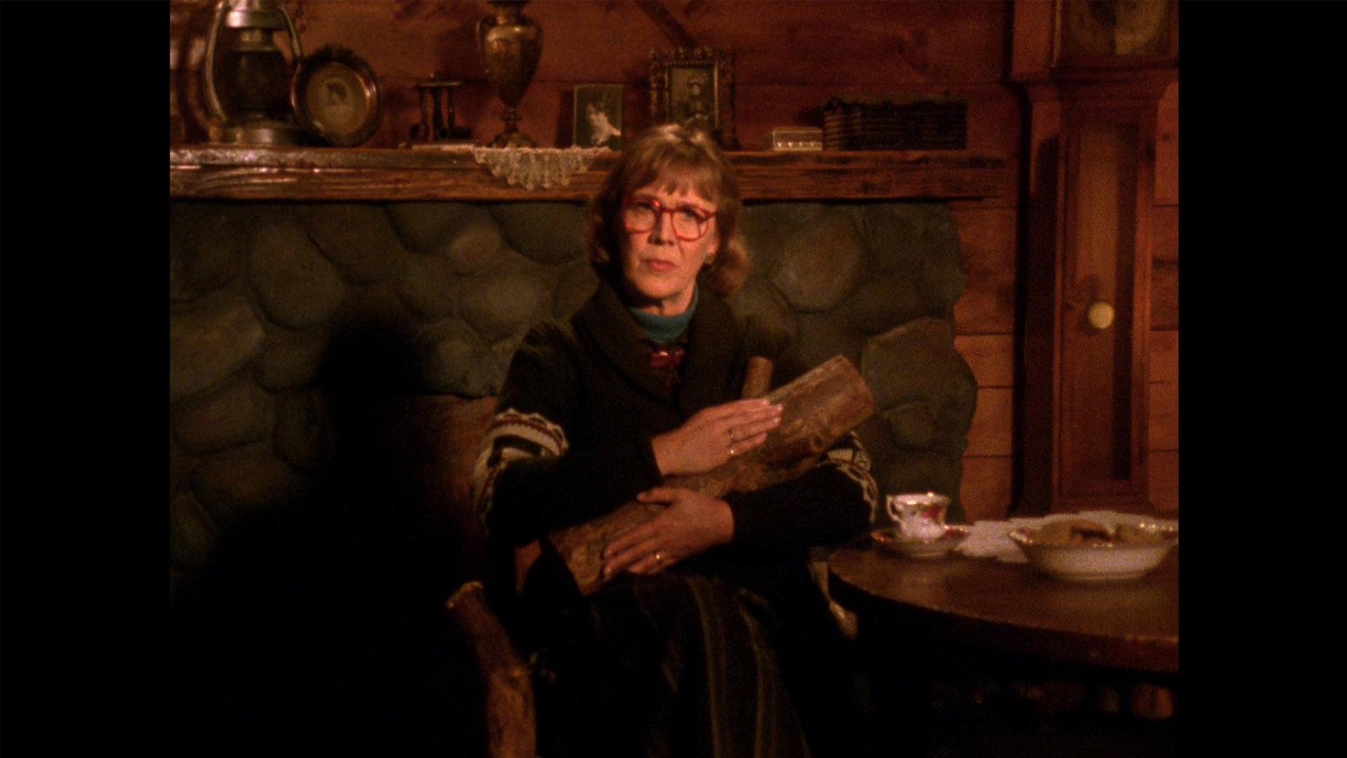 Still from Log Lady Introduction - S01E02