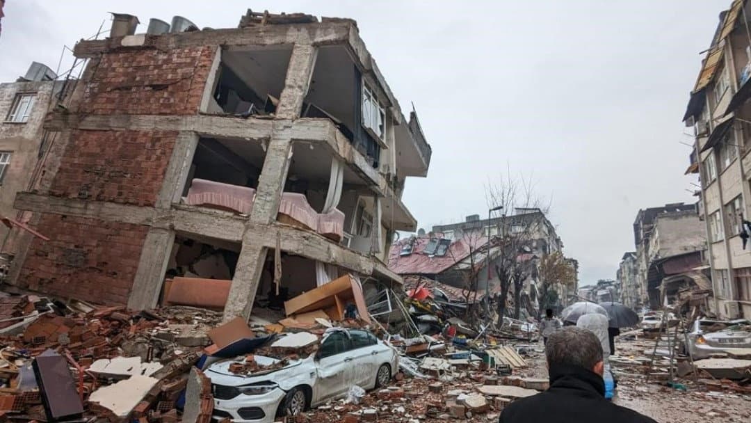 Still from Earthquake