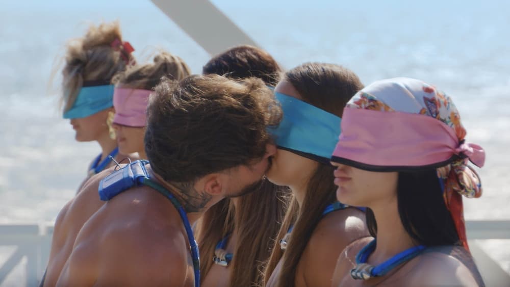 Still from Kiss Kiss