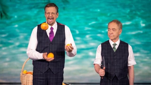 Still from Penn & Teller Go for the Juggler