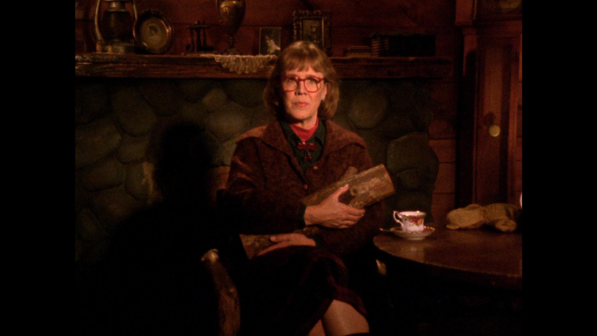 Still from Log Lady Introduction - S02E02
