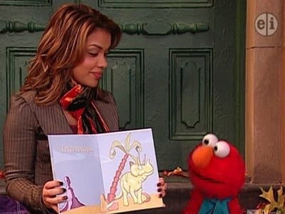 Still from Elmo Wishes for a Pet Dinosaur