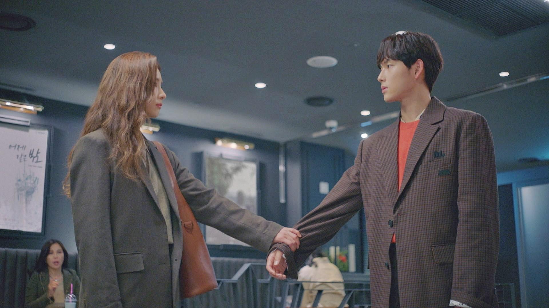 Still from I'm going to get Director Seo married to Seon-gyeom.