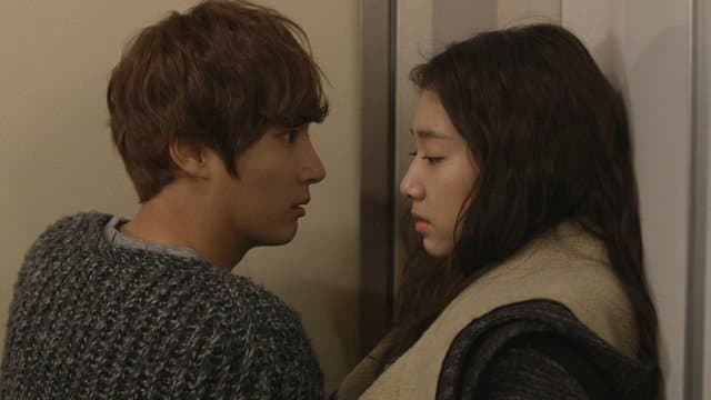 Still from If You Want to Know the Enemy, Don't Look With Your Eyes, But With Hers!