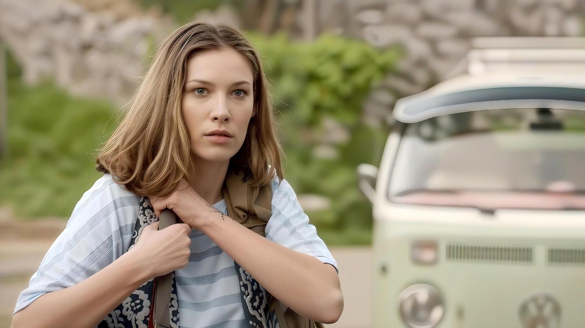 Still from Expose