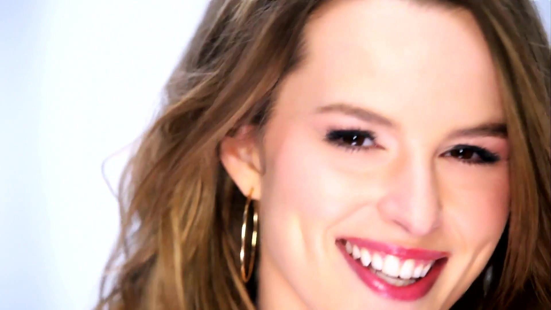 Still from Bridgit Mendler - Undateable (Music Video)