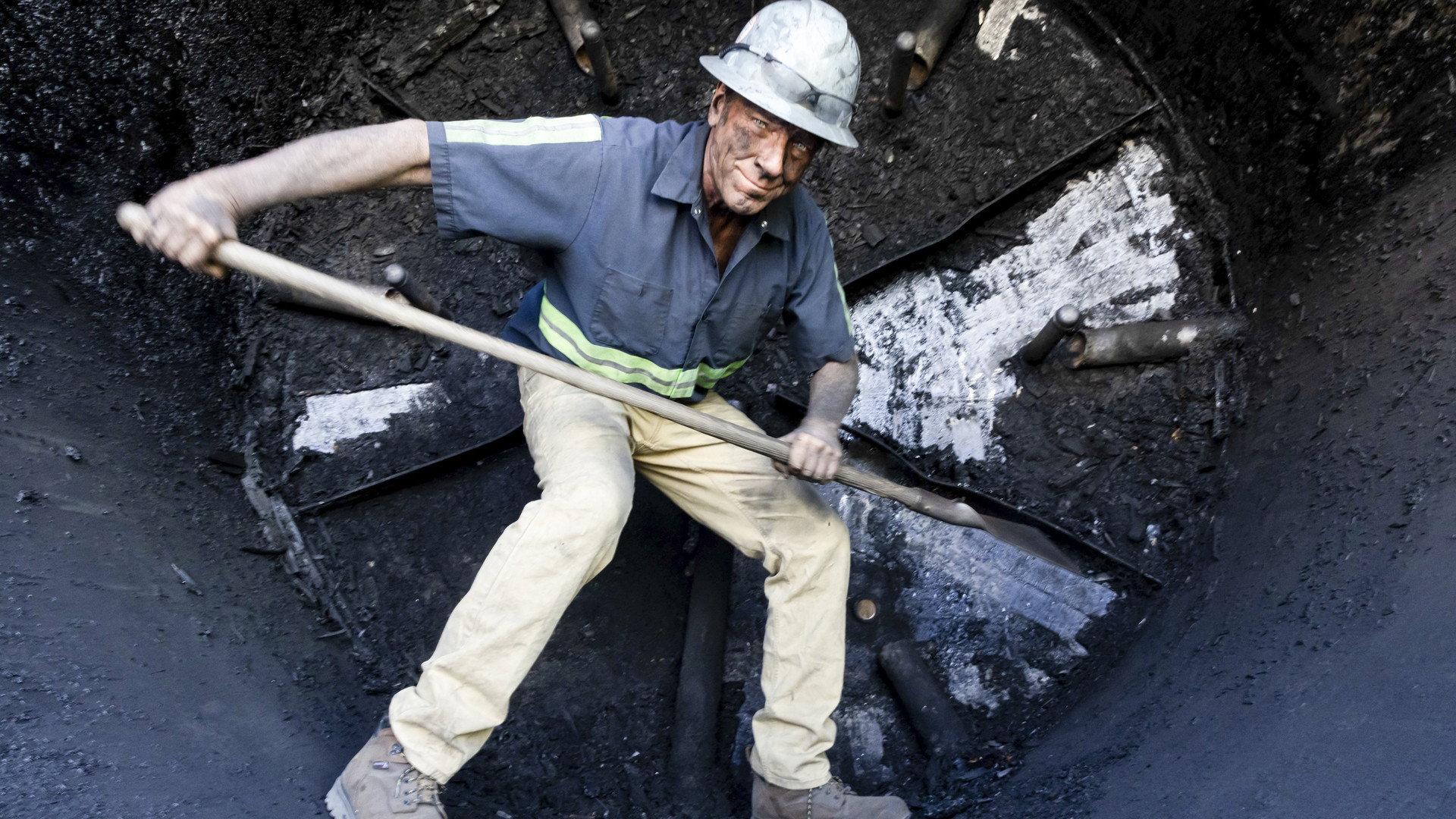 Still from Baghouse Cleaner / Biochar Maker