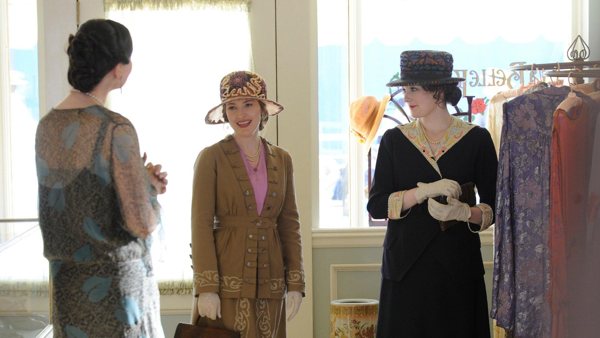 Still from Belle Femme