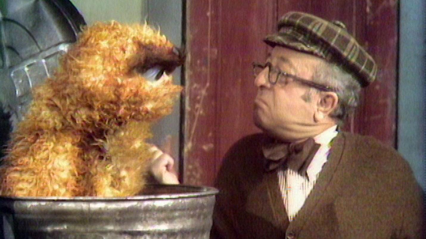 Still from Mr. Hooper Bakes Oscar a Baked Bean Sundae (0056)