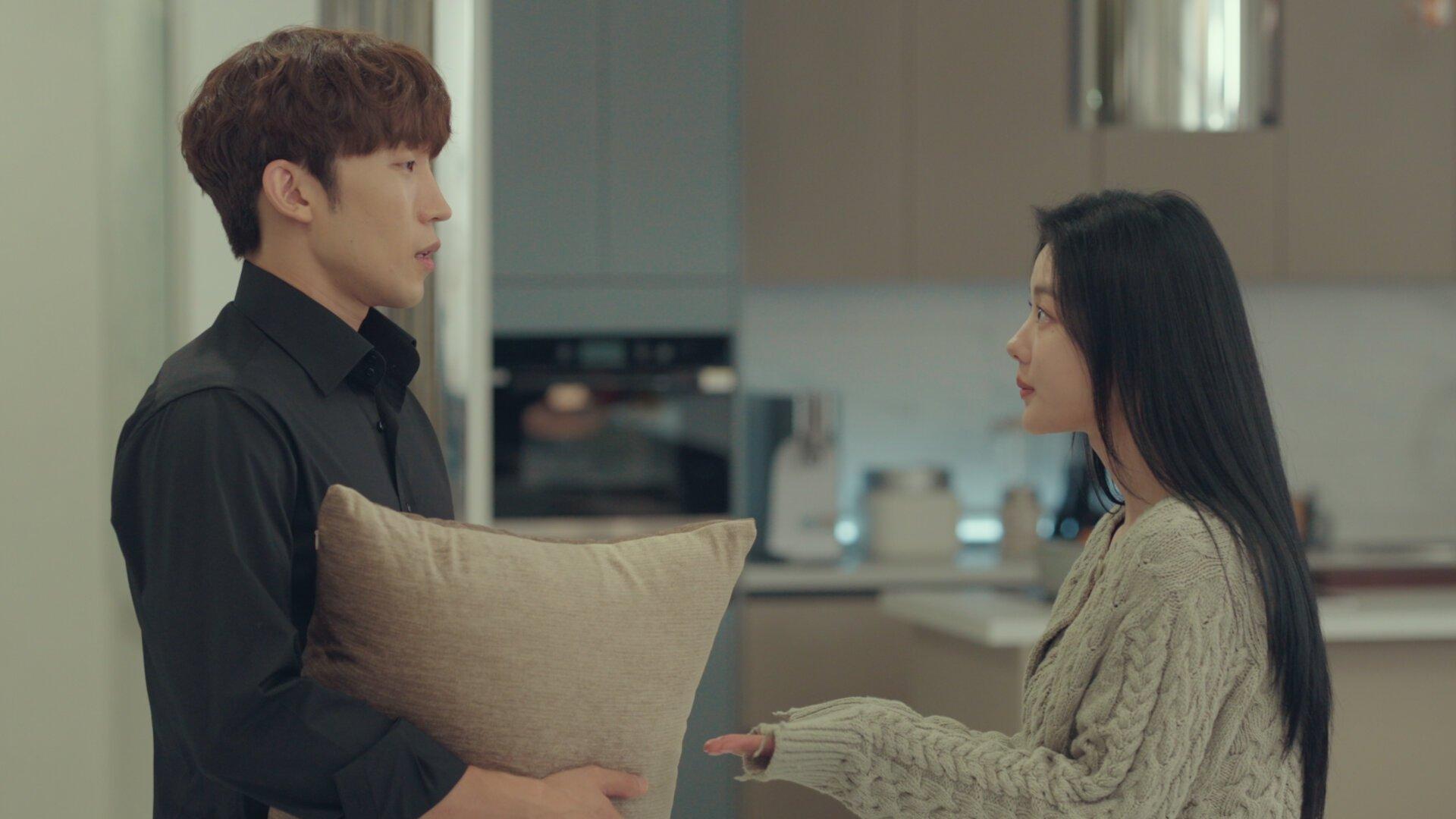 Still from Sweet but Dangerous
