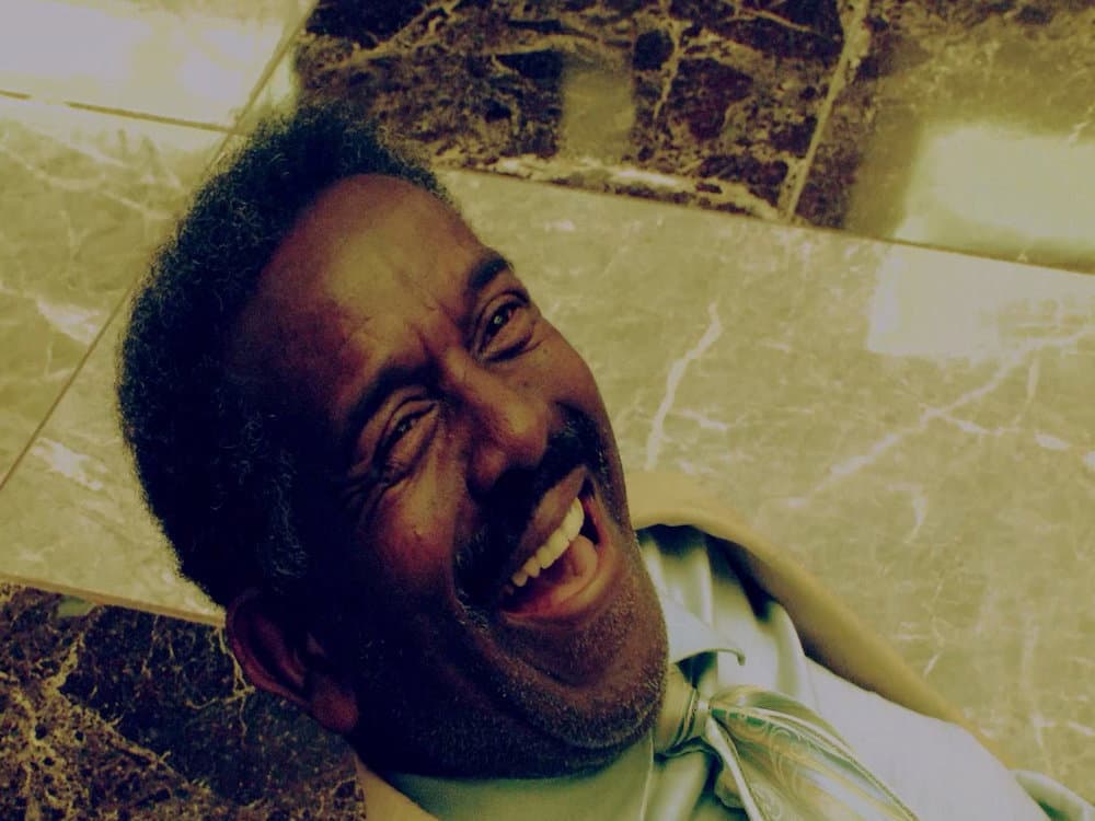 Still from A Lion In The Streets (2)