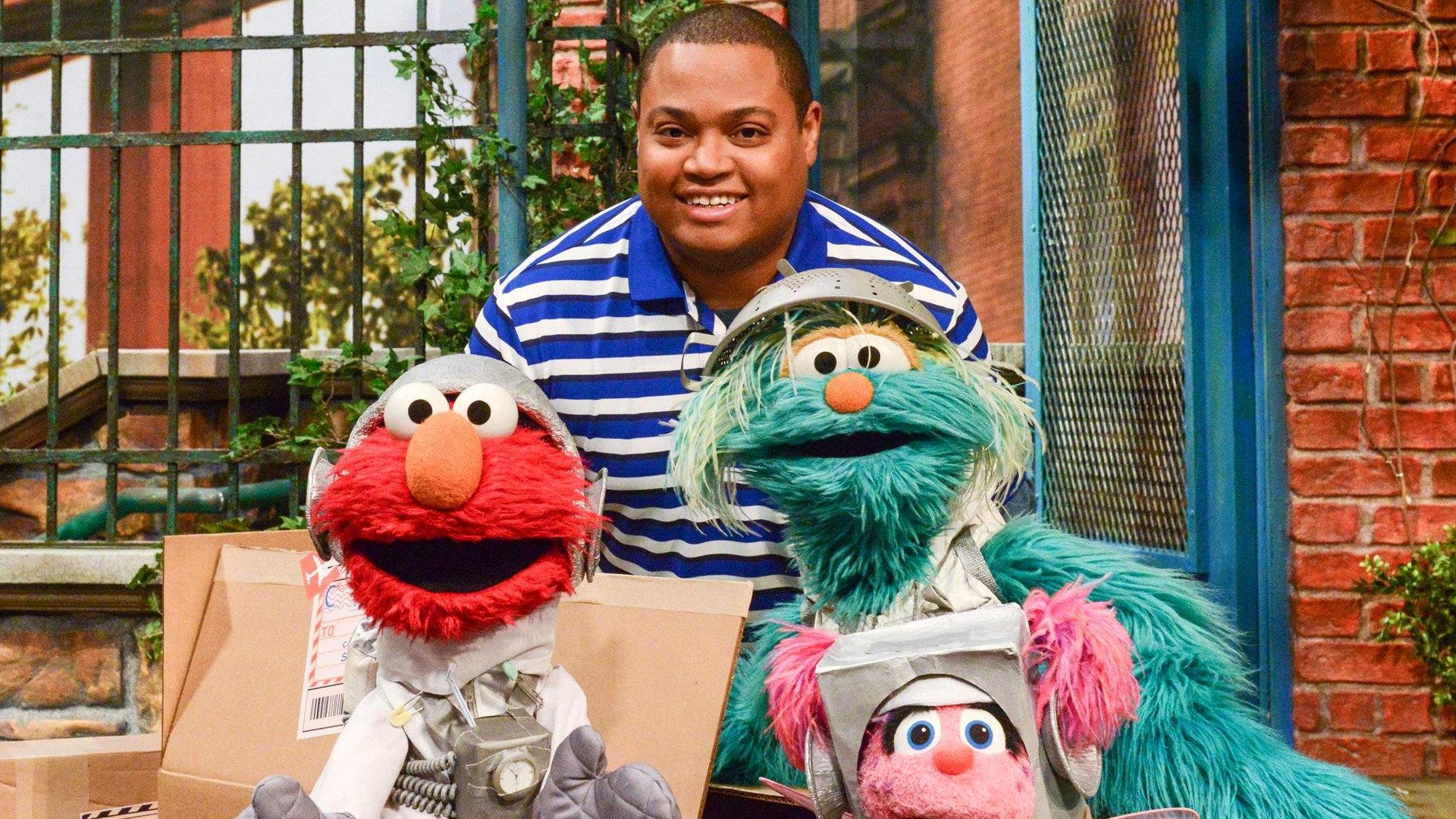 Still from To the Moon, Elmo