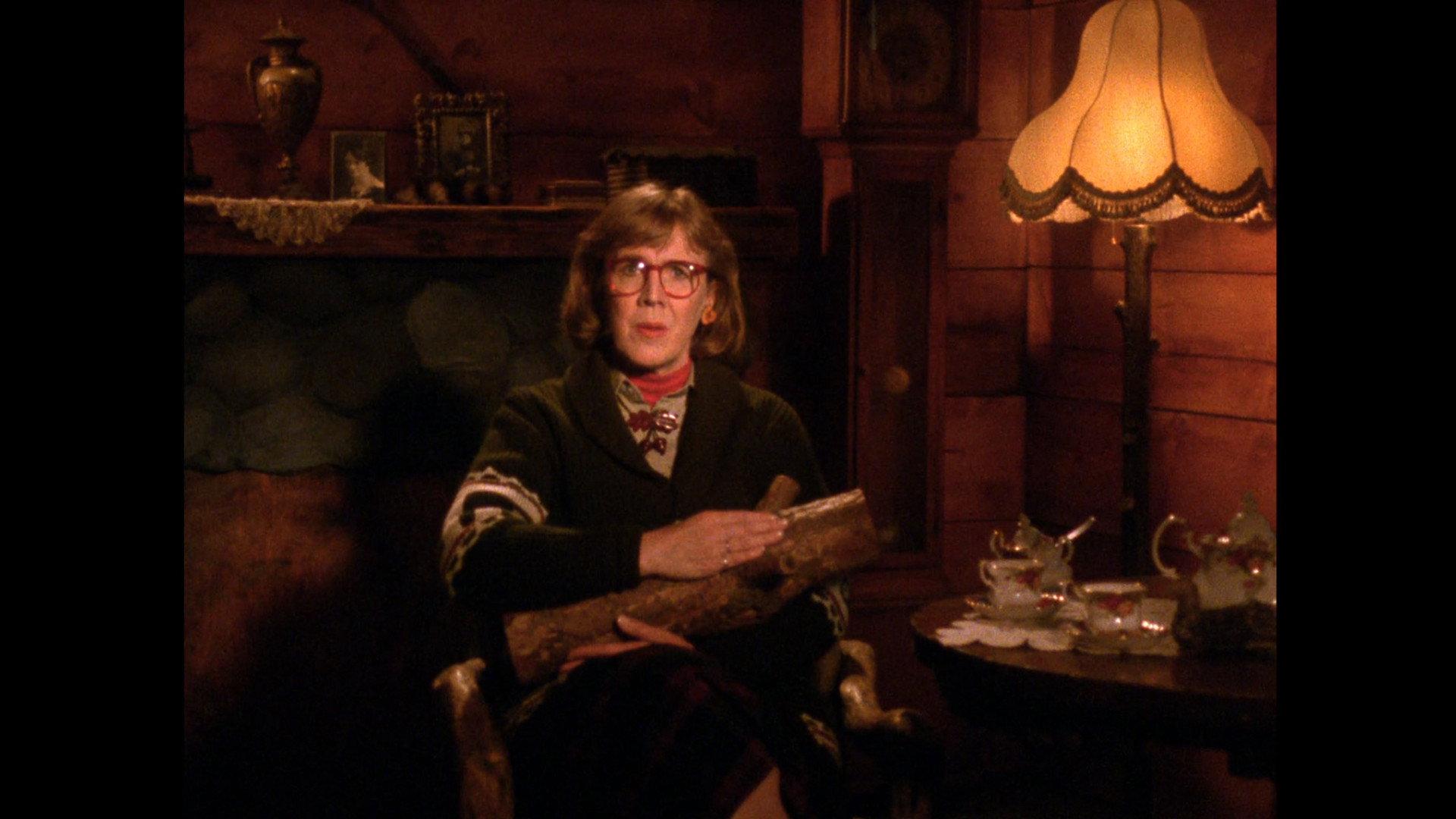 Still from Log Lady Introduction - S02E19
