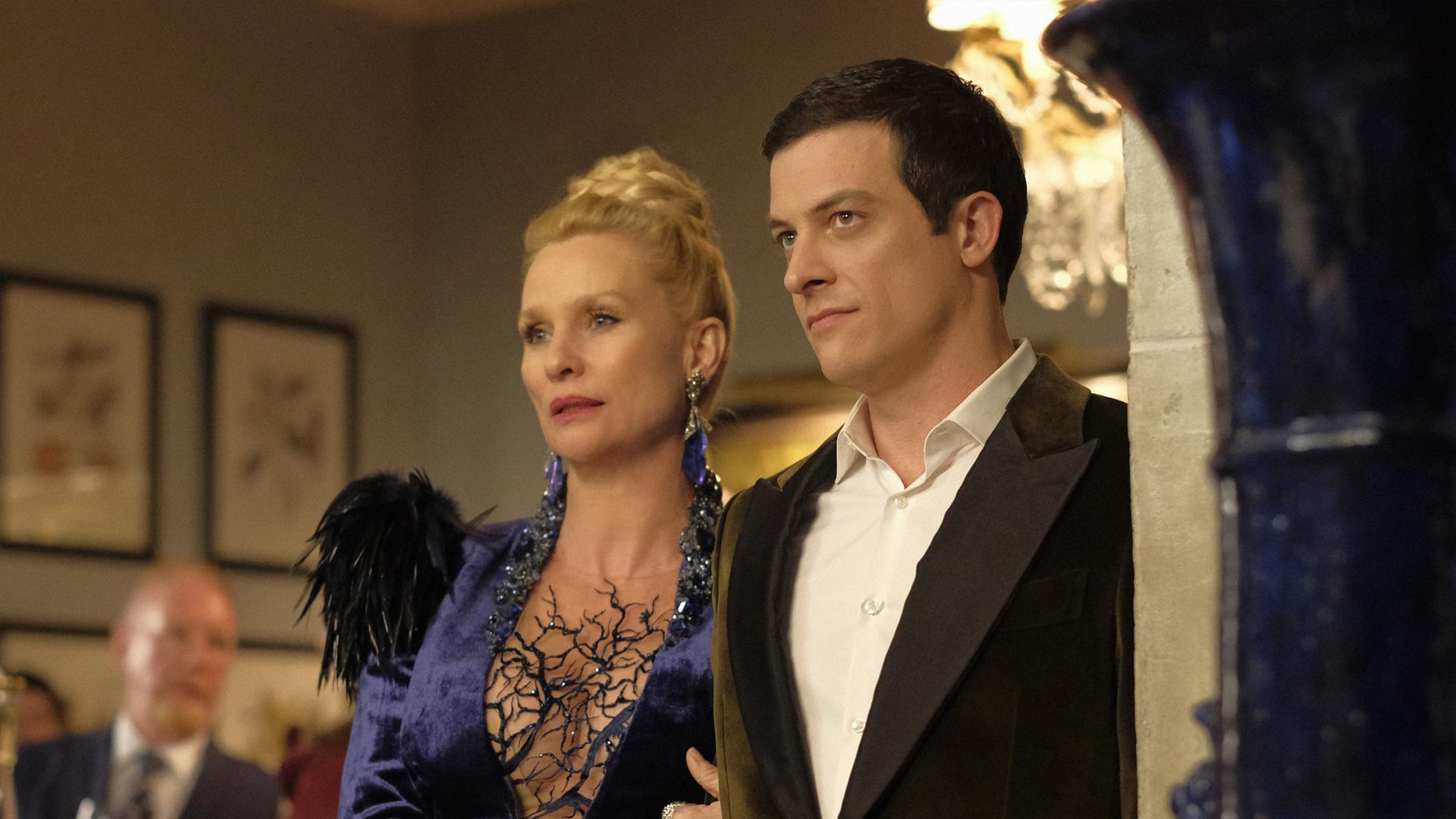 Still from Don't Con a Con Artist
