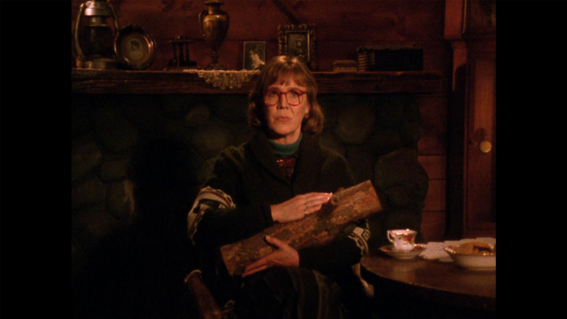 Still from Log Lady Introduction - S01E04