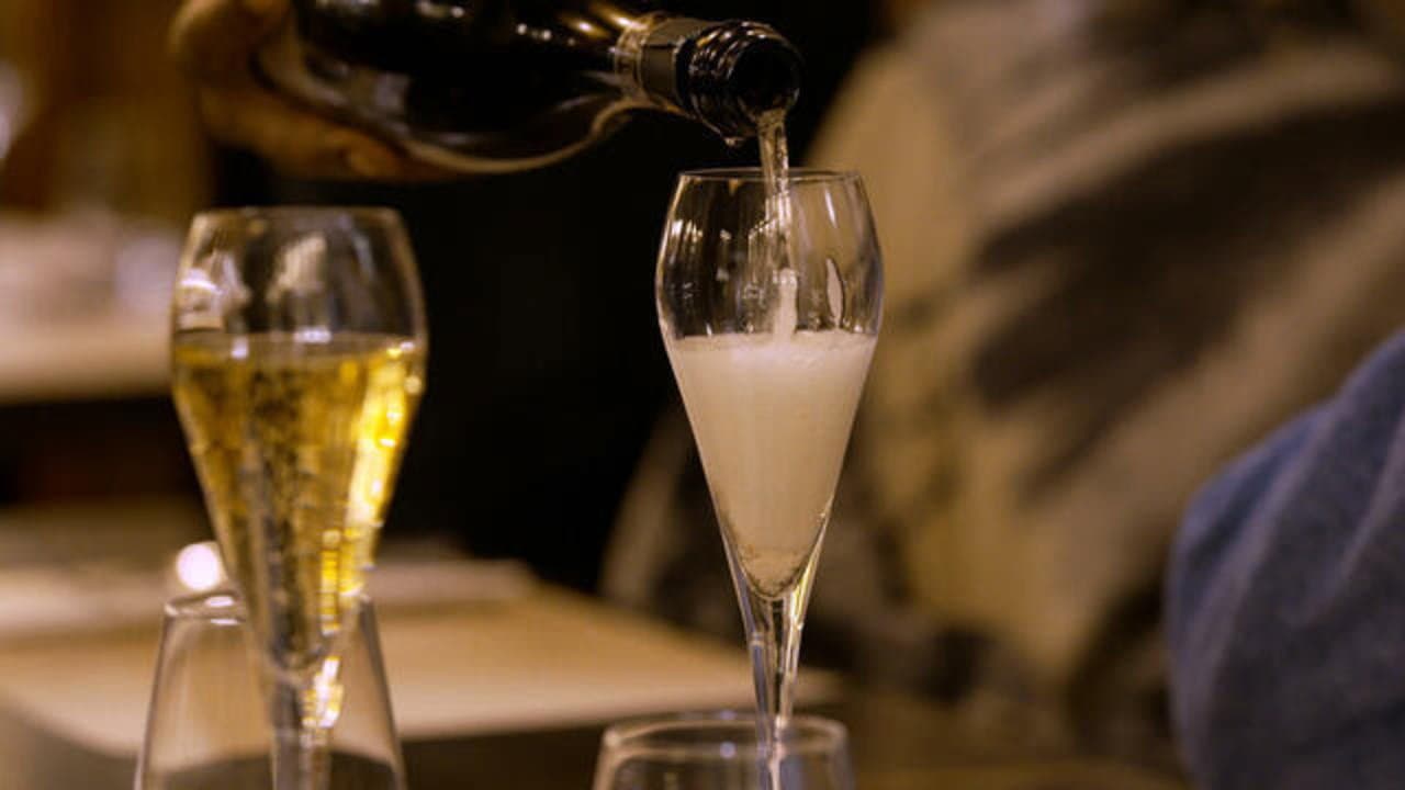 Still from 5/22/2022: 60 Minutes Presents – Cheers!