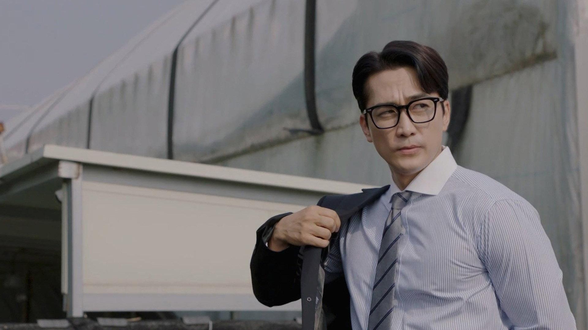 Still from The Real Estate Fraud