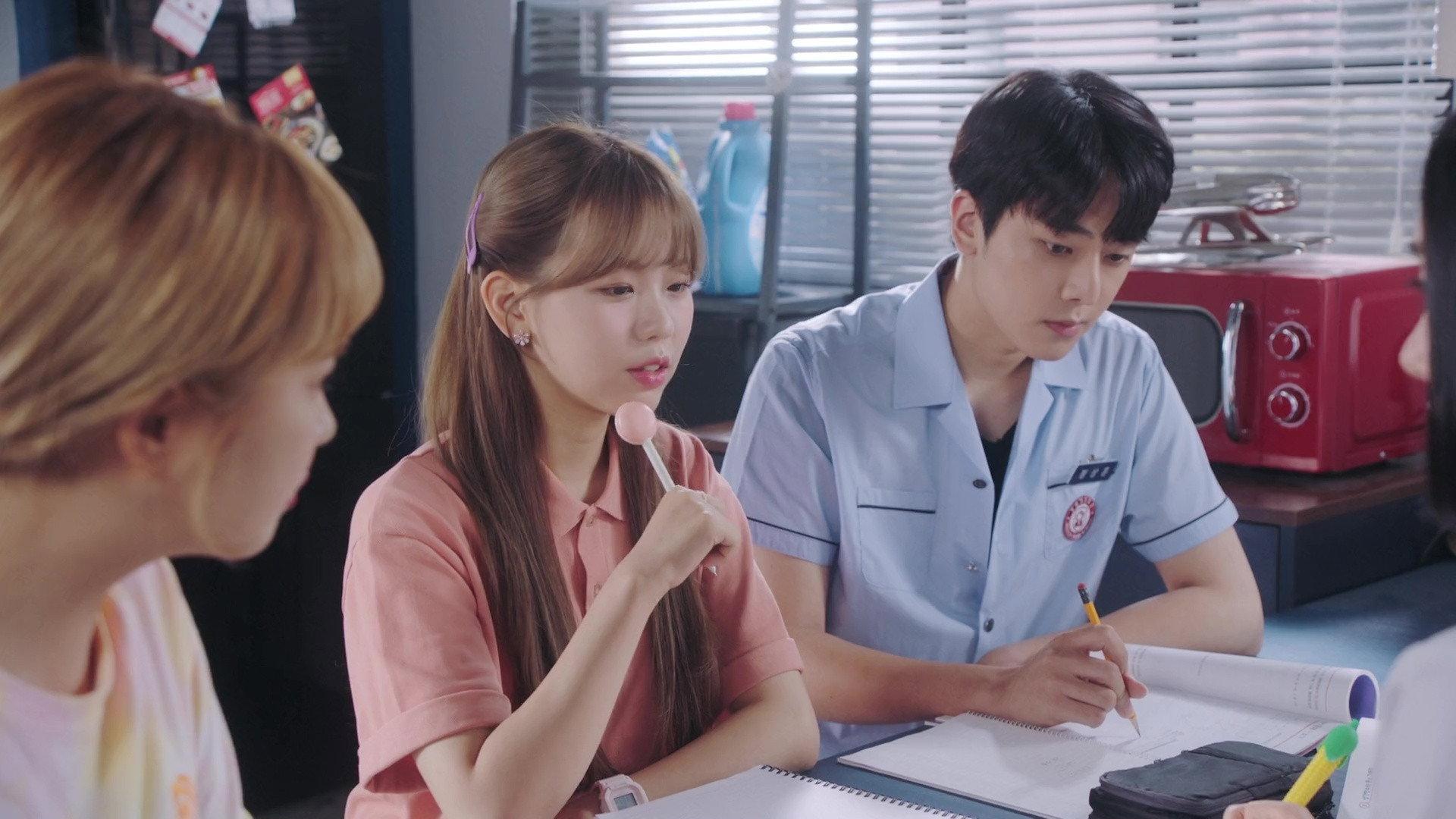 Still from When Kyung-woo Studies