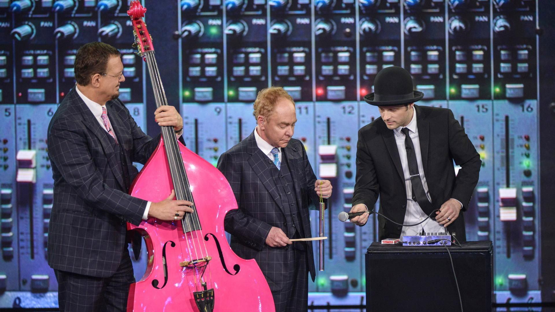 Still from Penn & Teller Get Loopy