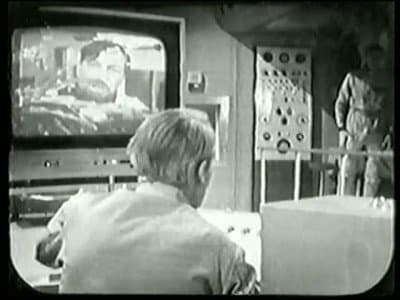 Still from Fury from the Deep (4)
