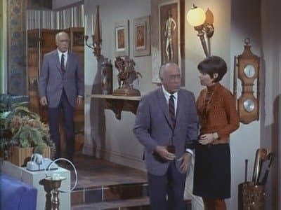 Still from Too Many Chiefs