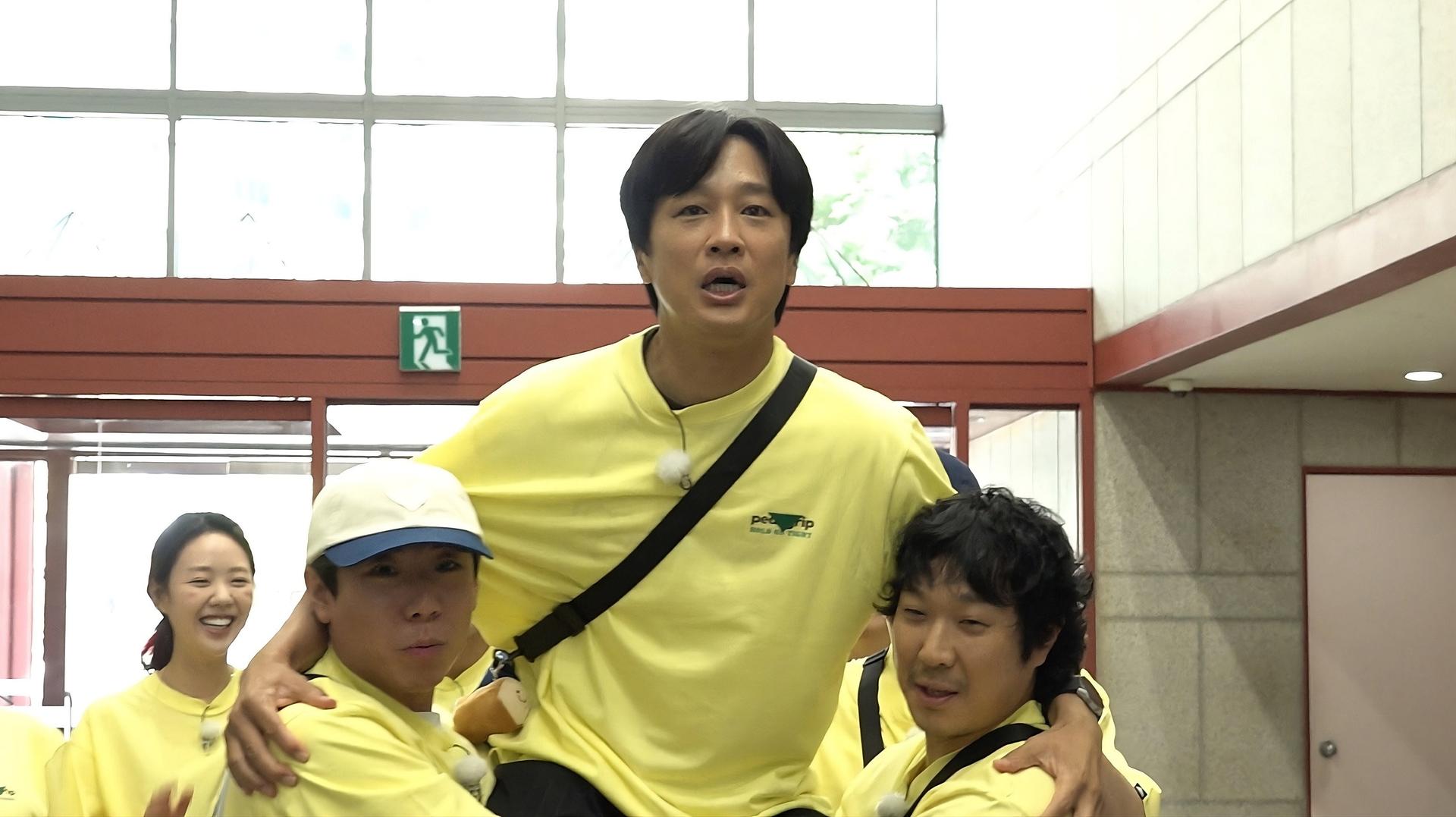 Still from Congratulatory Delegation With Kook's Patience