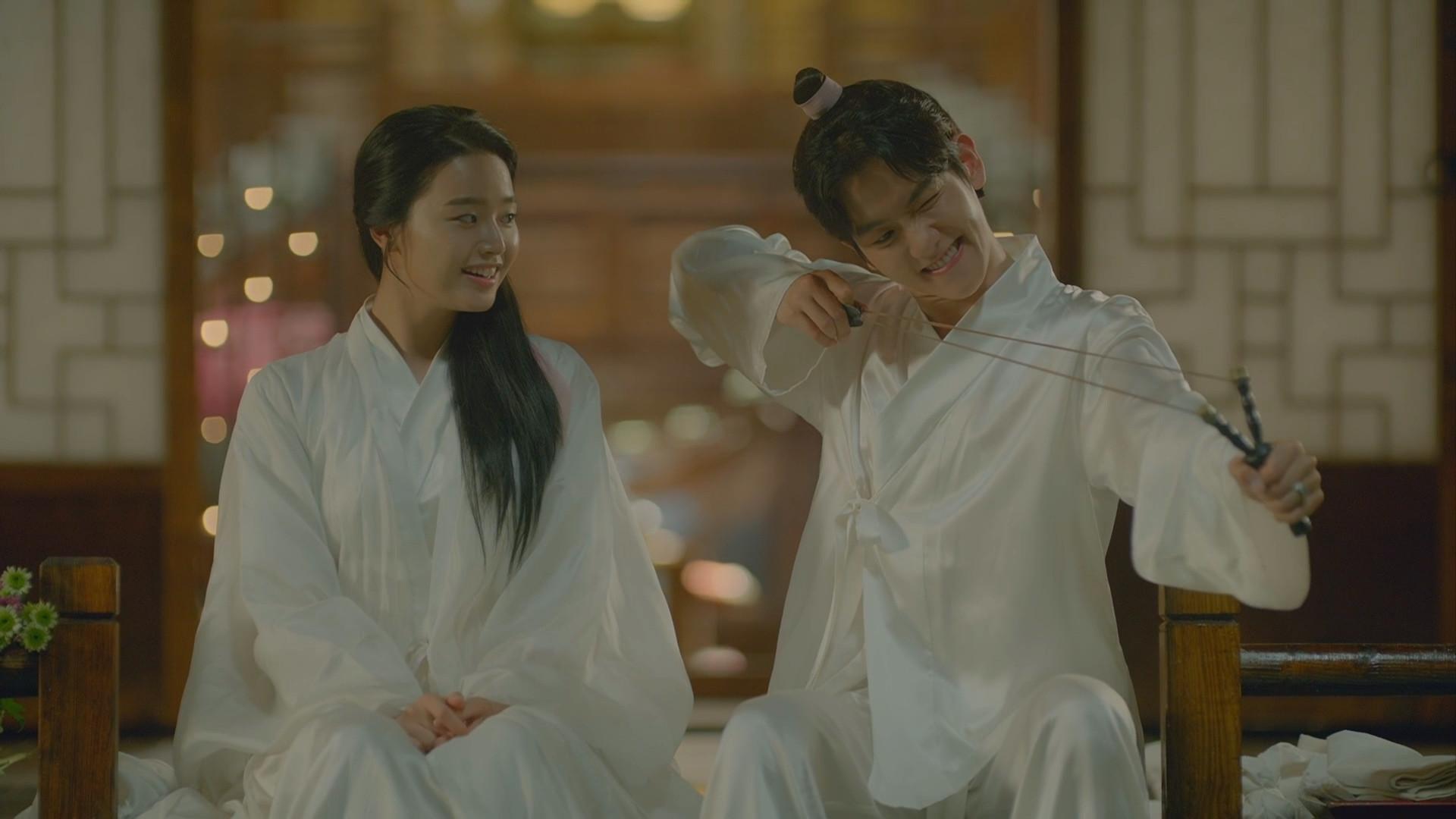Still from Looking for Eun and His Wife