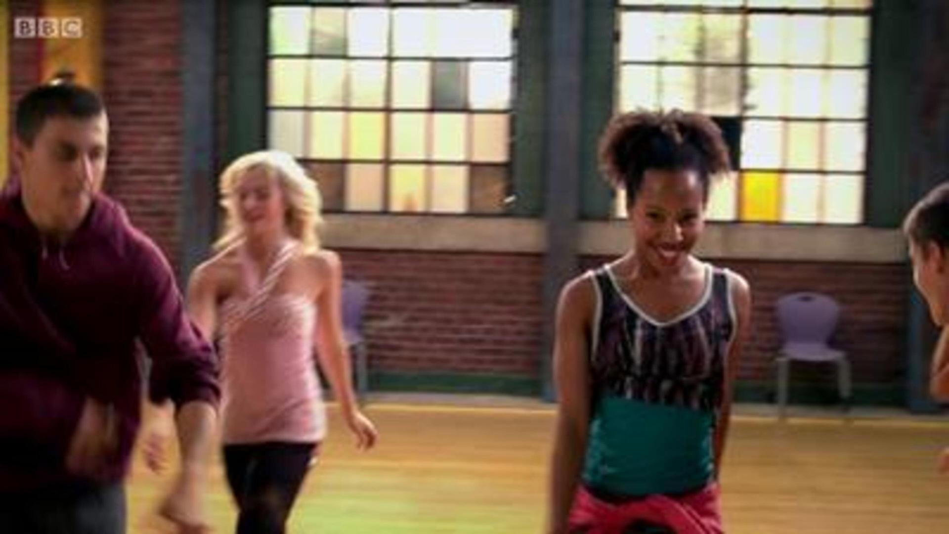 Still from Everybody Dance Now (1)