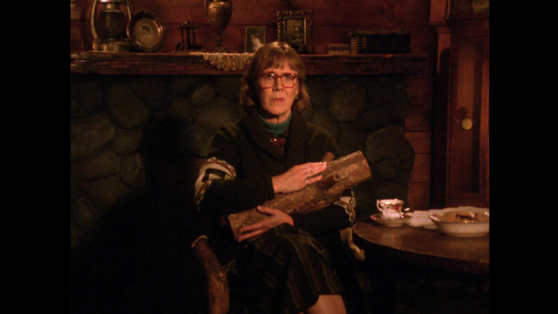 Still from Log Lady Introduction - S01E07