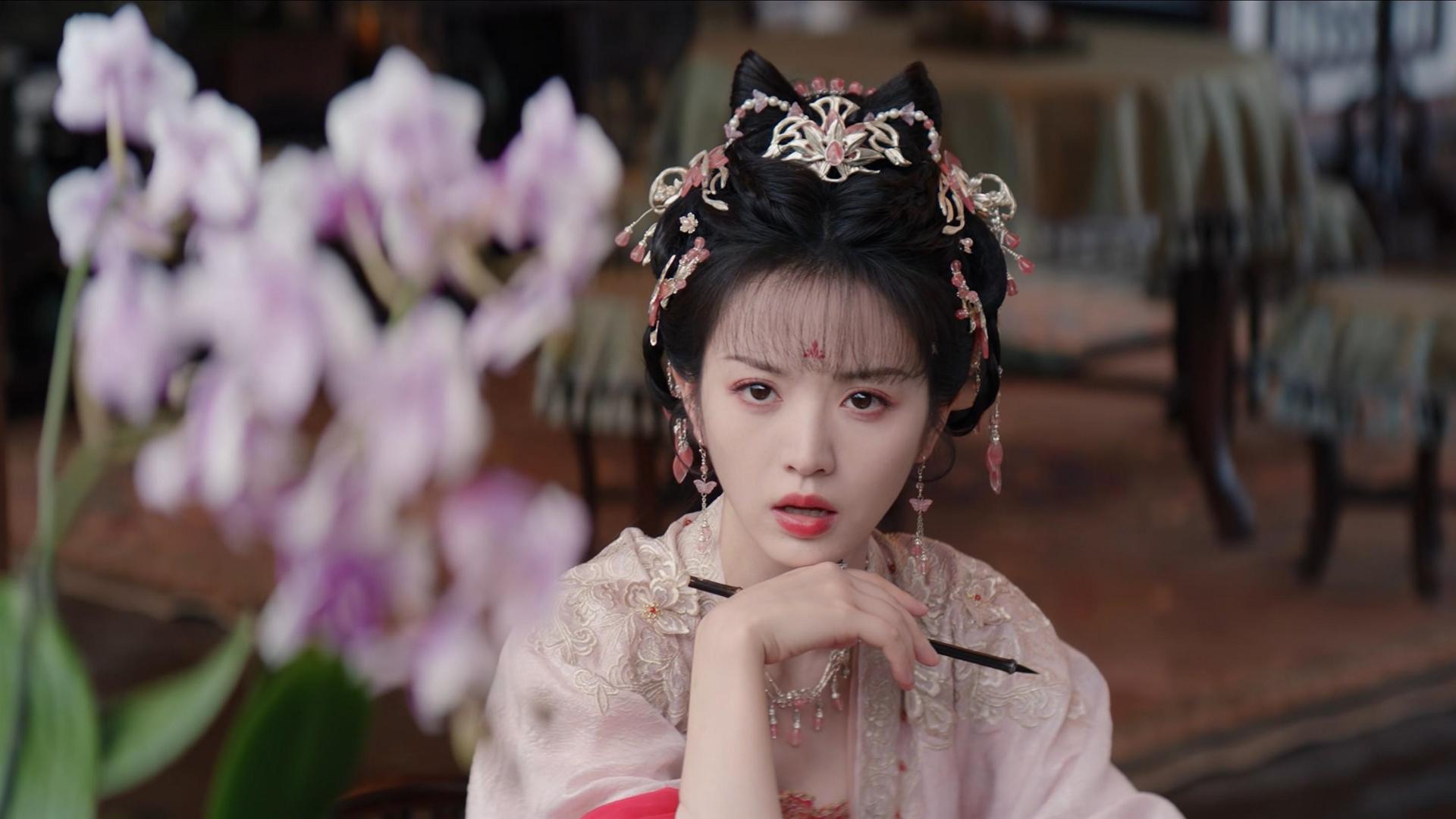 Still from Impersonating Huai Qing