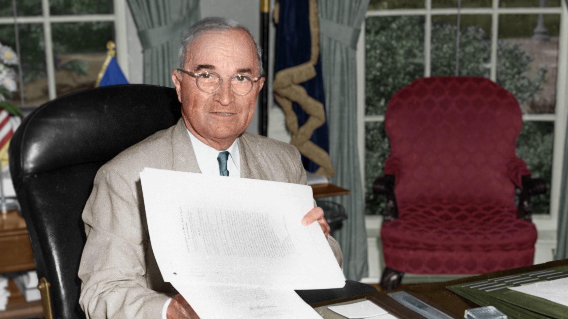Still from Aliens and the Presidents